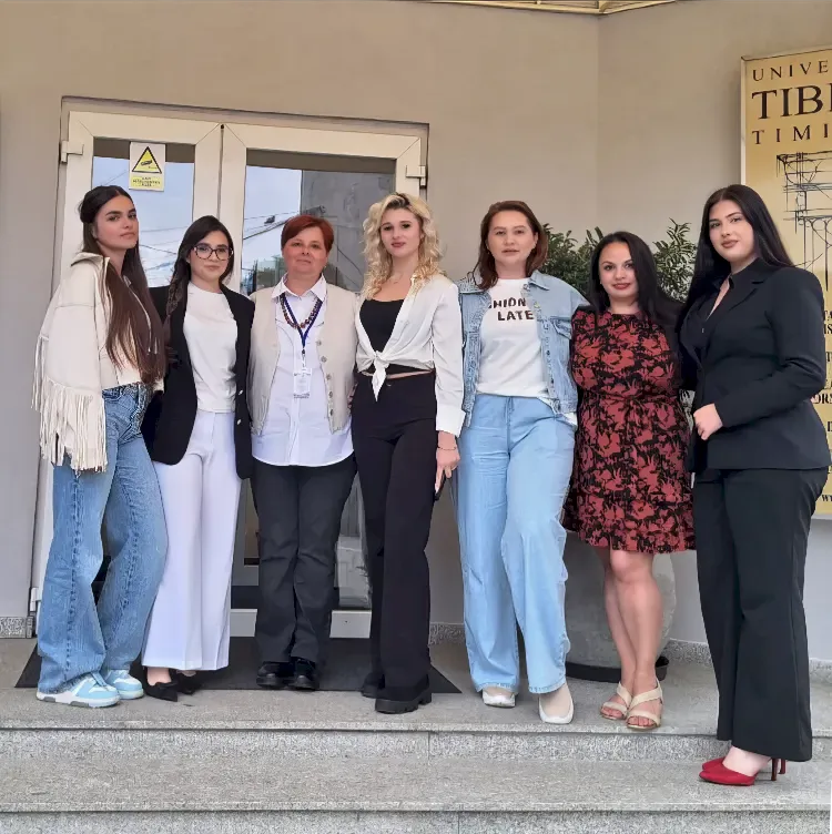 Prezentarea lucrărilor studențești în cadrul evenimentului academic